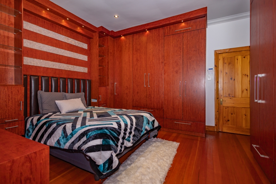 5 Bedroom Property for Sale in Langerug Western Cape